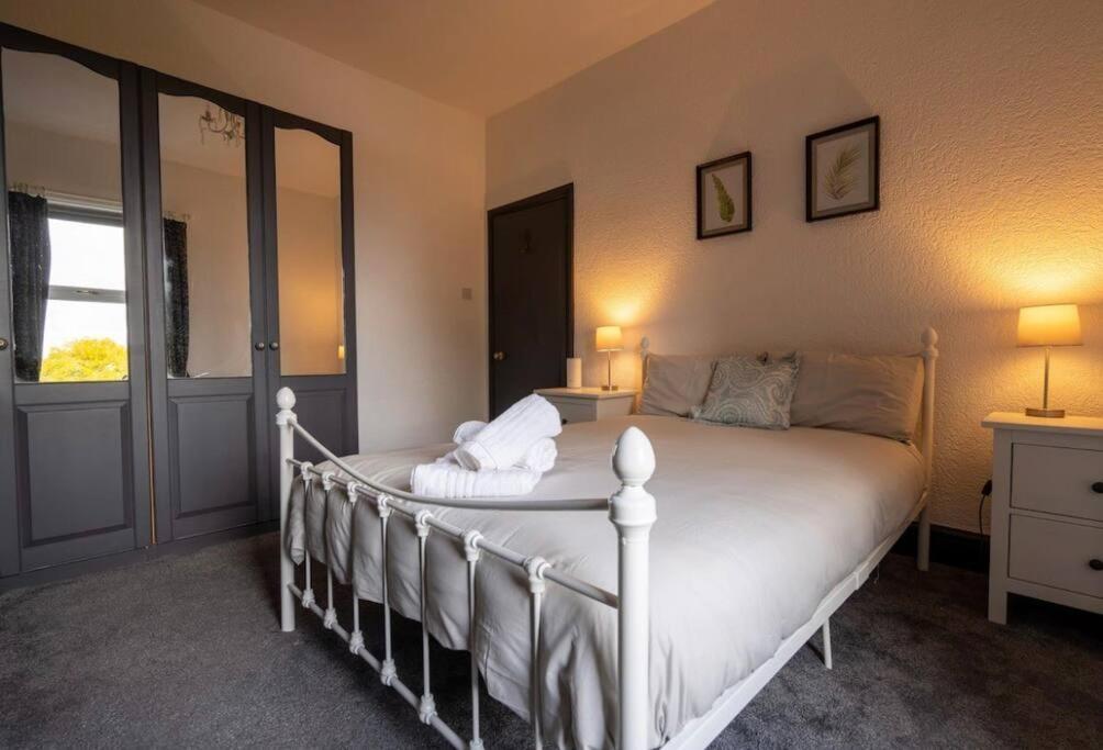 Spacious Town House Литам Сент Аннс Екстериор снимка