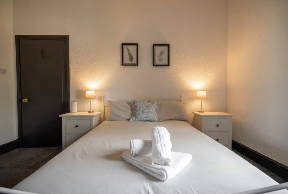 Spacious Town House Литам Сент Аннс Екстериор снимка