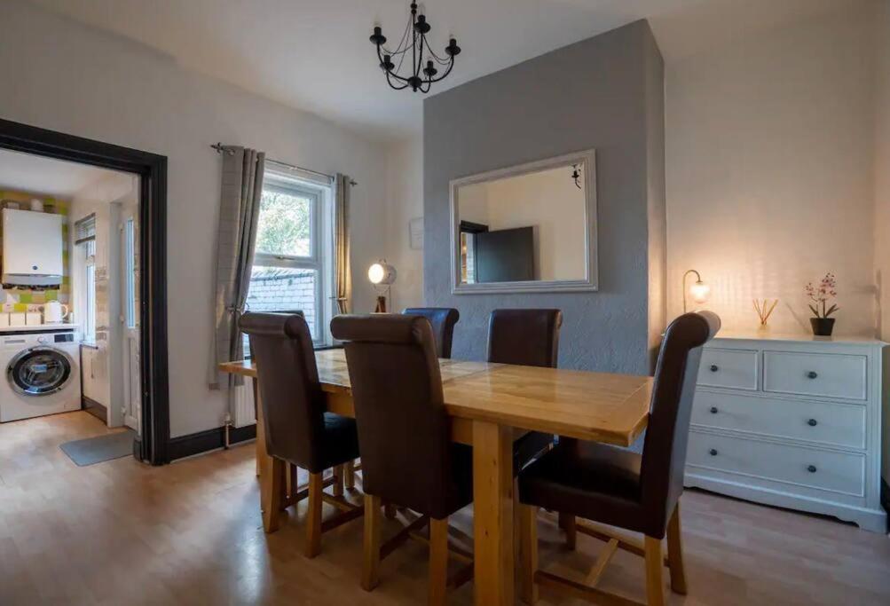 Spacious Town House Литам Сент Аннс Екстериор снимка