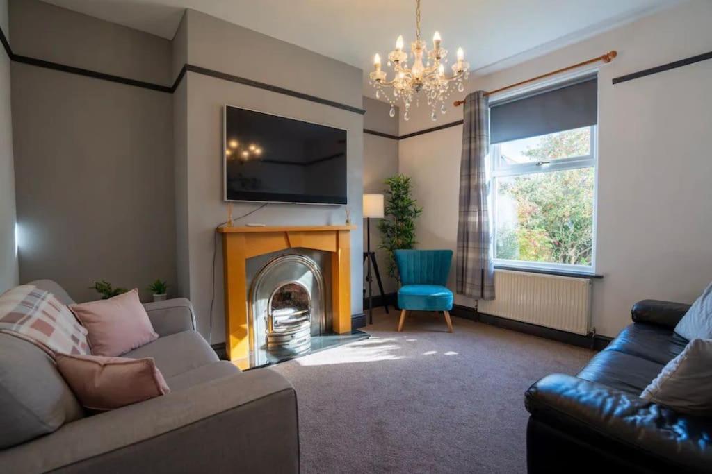 Spacious Town House Литам Сент Аннс Екстериор снимка